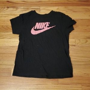 Girls Nike Shirt (black & pink)